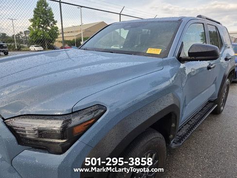 Used 2025 Toyota 4Runner SR5 AWD/4WD image 4