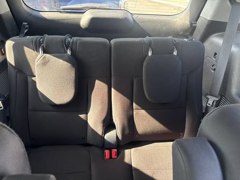 Used 2023 Ford Explorer XLT AWD/4WD image 12
