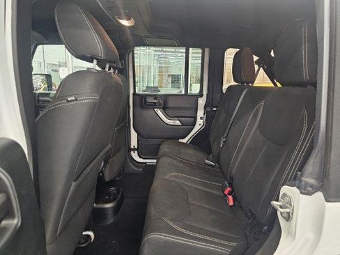 Used 2018 Jeep Wrangler Unlimited Sahara w/ Connectivity Group image 7