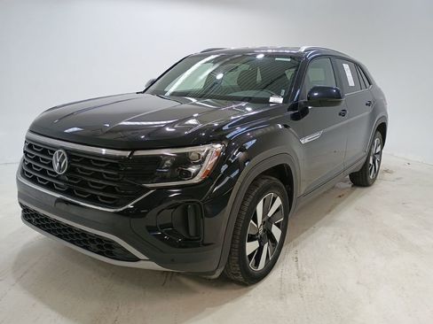 Used 2024 Volkswagen Atlas Cross Sport SE FWD image 3