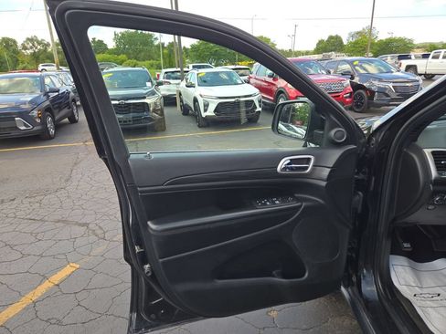 Used 2022 Jeep Grand Cherokee Laredo E w/ Security & Convenience Group AWD/4WD image 17