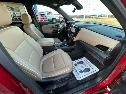 Used 2023 Chevrolet Traverse Premier image 22