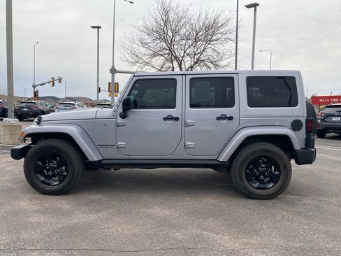 Used 2015 Jeep Wrangler Unlimited Sahara image 4