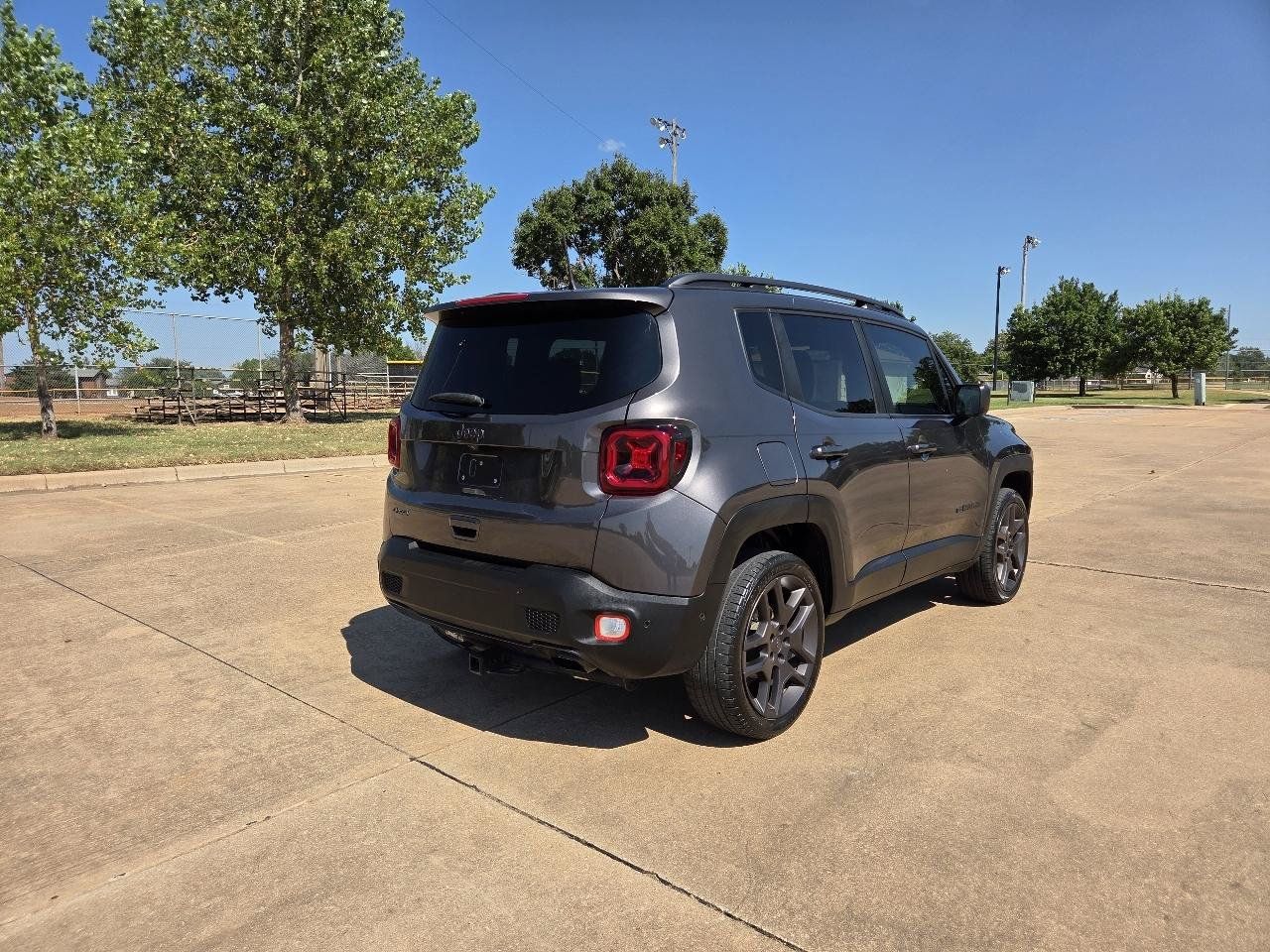 Used 2021 Jeep Renegade Latitude w/ Sun & Sound Group AWD/4WD image 26
