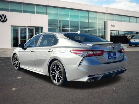 Used 2020 Toyota Camry SE w/ Sunroof Package FWD image 7