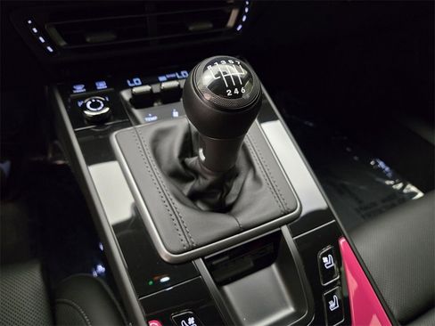 Used 2024 Porsche 911 Carrera T image 40