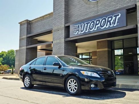 Used 2011 Toyota Camry XLE w/ SE/XLE Extra-Value Pkg FWD image 1