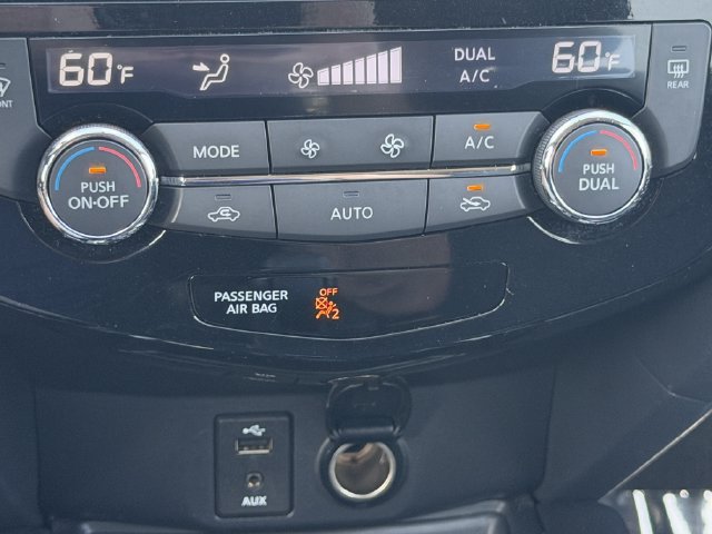 Used 2016 Nissan Rogue SV w/ SV Premium Package AWD/4WD image 27
