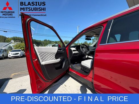 Used 2023 Mitsubishi Outlander SEL AWD/4WD image 14