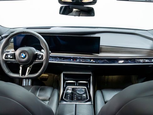 Used 2023 BMW 760i xDrive AWD/4WD image 12