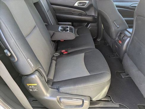 Used 2019 Nissan Pathfinder S image 20
