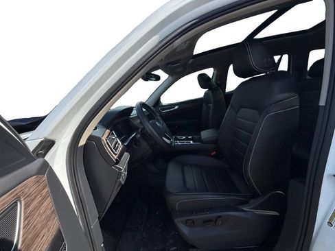 Used 2025 Volkswagen Atlas SEL AWD/4WD image 9