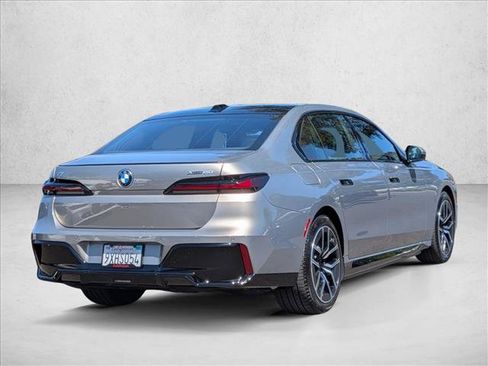 Used 2026 BMW i7 xDrive60 AWD/4WD image 5