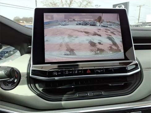 Used 2023 Jeep Compass Limited image 23