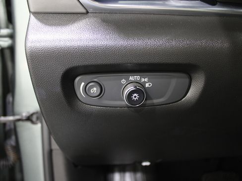 Used 2023 Chevrolet Traverse LT image 8