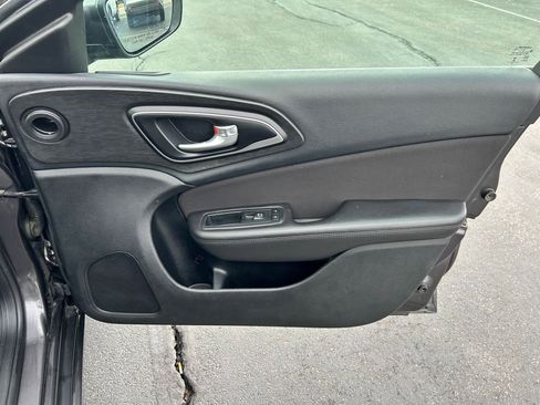 Used 2015 Chrysler 200 Limited w/ Convenience Group image 26