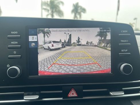 Certified 2025 Hyundai Elantra SE image 10