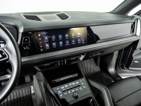 Certified 2024 Porsche Cayenne AWD/4WD image 13