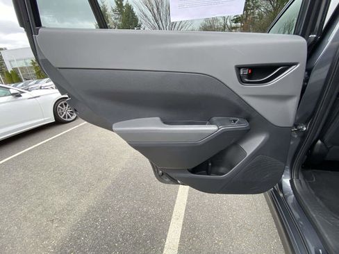 Used 2024 Subaru Crosstrek 2.0i Premium image 33