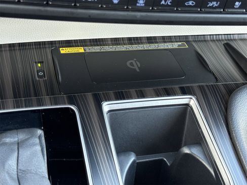 Used 2023 Toyota Sienna Platinum image 35