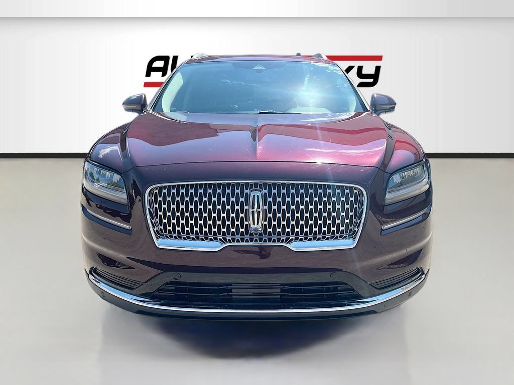 Used 2023 Lincoln Nautilus Reserve AWD/4WD image 2