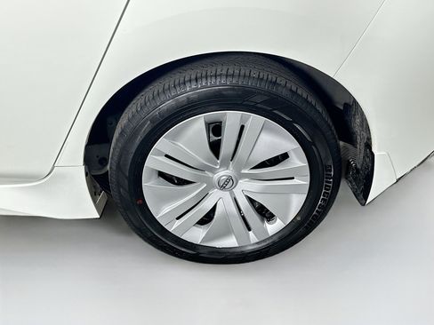 Used 2025 Nissan Leaf S image 11