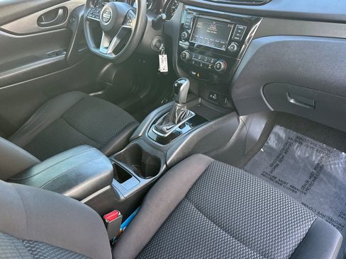 Used 2019 Nissan Rogue Sport S image 15