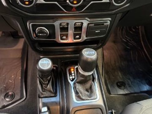 Used 2019 Jeep Wrangler Sport image 12