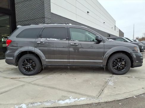 Used 2019 Dodge Journey SE image 8