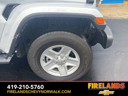 Used 2022 Jeep Gladiator Sport image 17