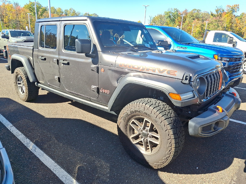 Used 2024 Jeep Gladiator Mojave w/ Convenience Group AWD/4WD image 3