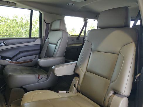 Used 2018 Chevrolet Suburban Premier RWD image 8