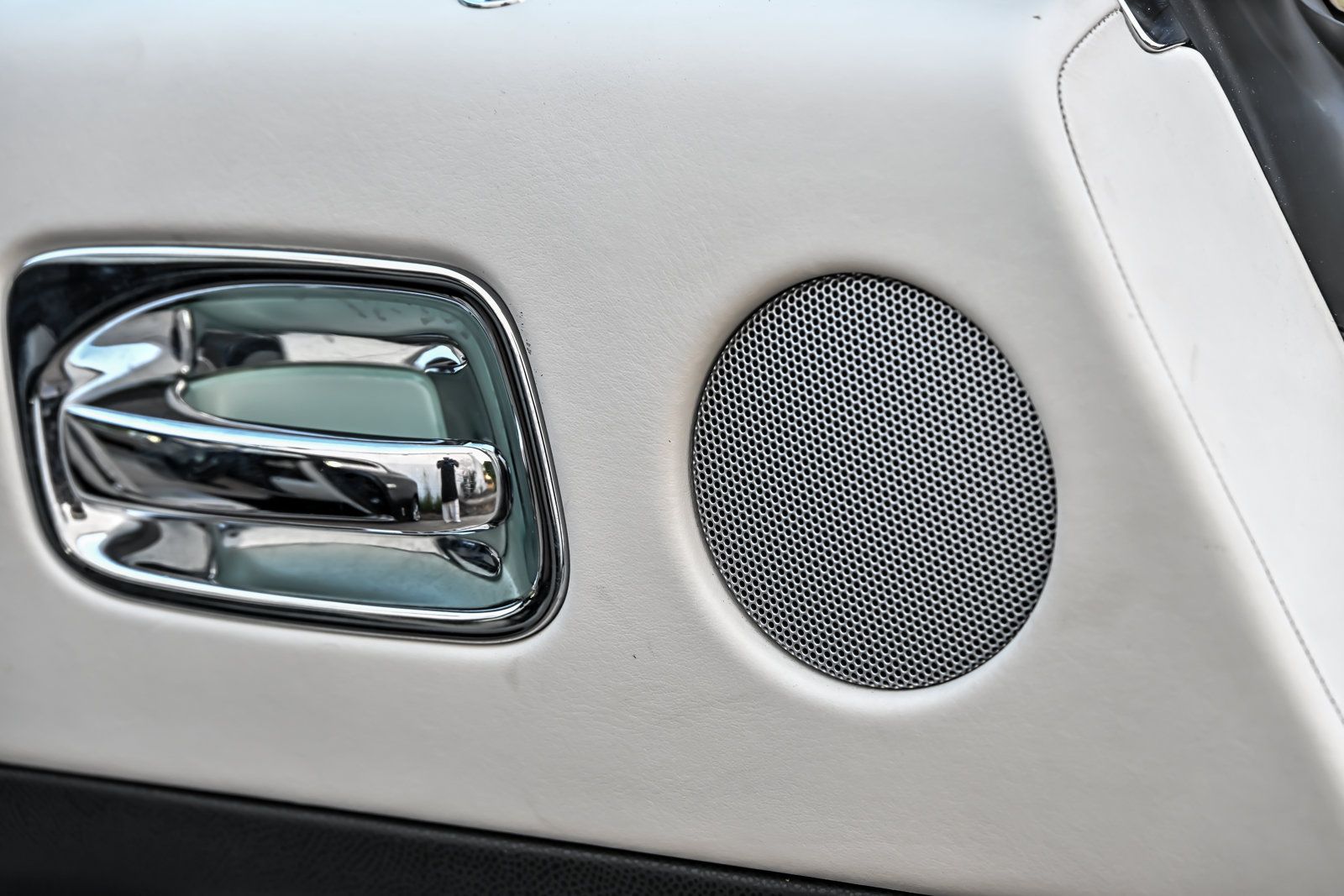 Used 2016 Rolls-Royce Wraith RWD image 16