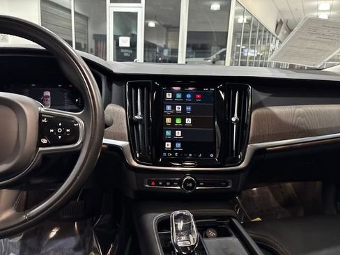 Used 2022 Volvo S90 B6 Inscription w/ Advanced Package image 20