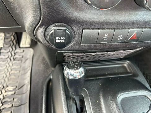 Used 2017 Jeep Wrangler Unlimited Sport w/ Connectivity Group image 21