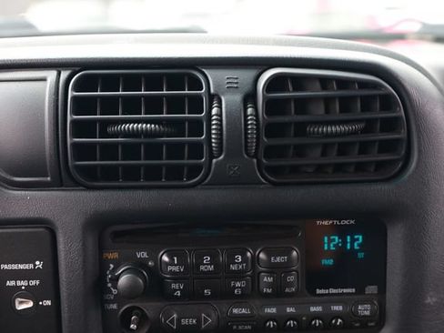 Used 2000 Chevrolet S10 Pickup LS w/ Preferred Equipment Group RWD image 28