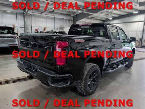 Used 2020 Chevrolet Silverado 1500 LT Trail Boss w/ Midnight Edition AWD/4WD image 3