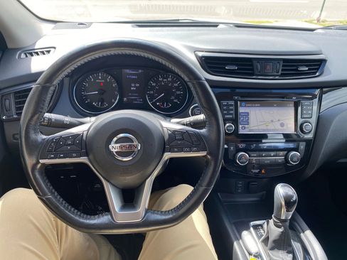 Used 2017 Nissan Rogue Sport SV w/ SV Premium Package image 13