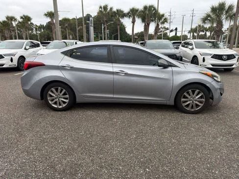 Used 2015 Hyundai Elantra SE w/ Option Group 03 FWD image 10