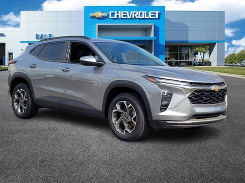 Used 2025 Chevrolet Trax LT w/ LT Convenience Package image 1