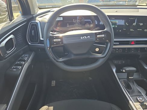 New 2026 Kia Sorento LX FWD image 13