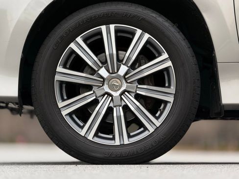 Used 2016 Lexus LX 570 4WD w/ Luxury Package image 17