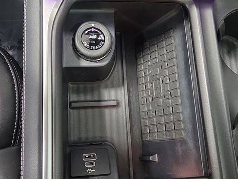Used 2025 Ford Expedition Max Platinum AWD/4WD image 27