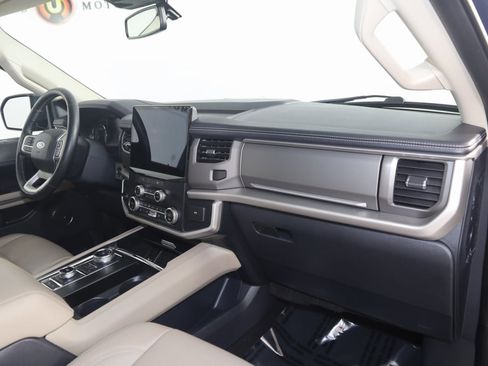 Used 2022 Ford Expedition XLT image 43