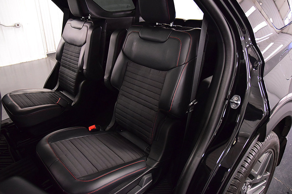 Used 2025 Ford Explorer ST-Line w/ Premium Package AWD/4WD image 33