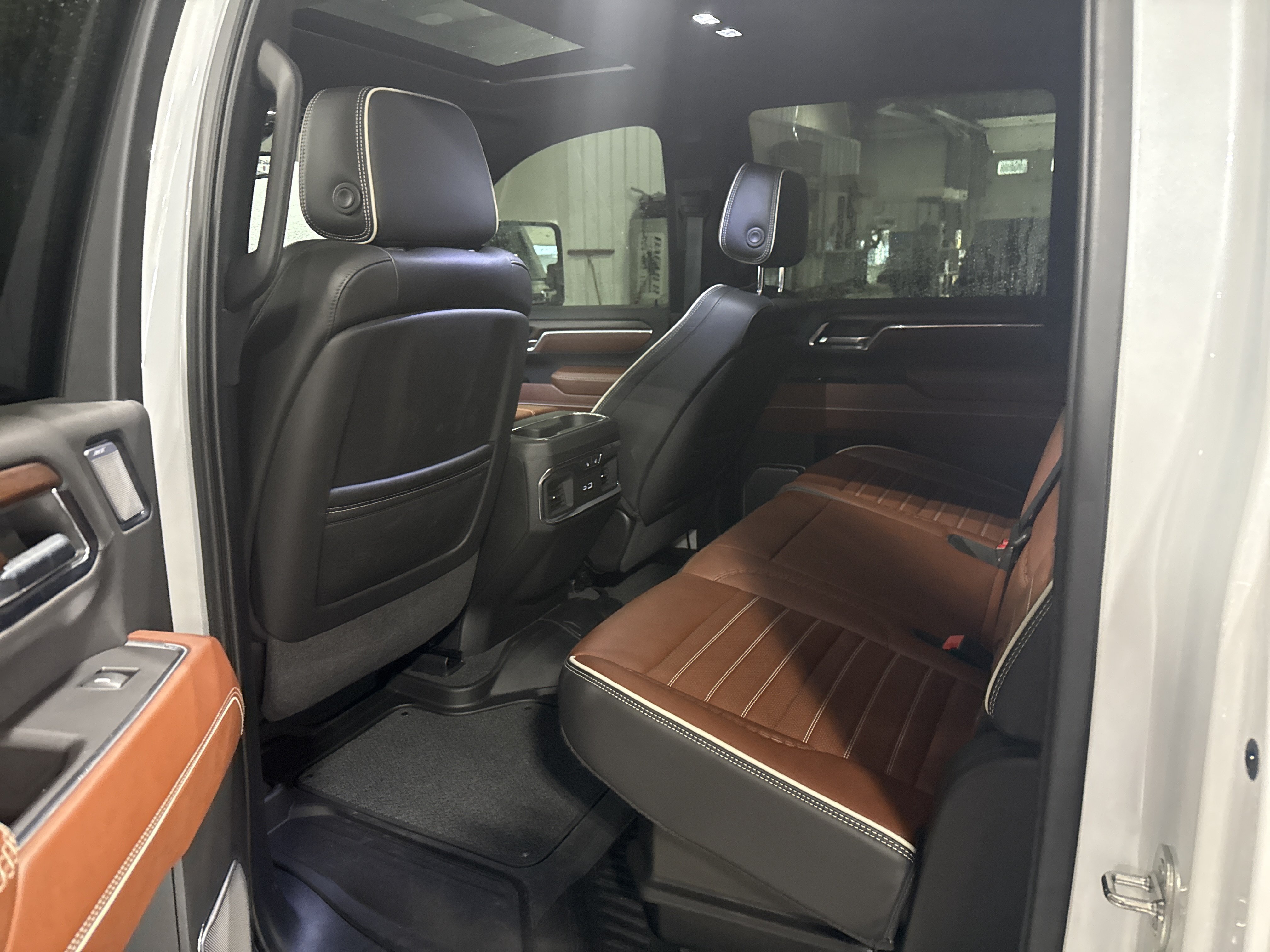 Used 2024 GMC Sierra 3500 Denali Ultimate AWD/4WD image 8
