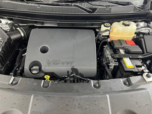 Used 2021 Chevrolet Traverse LT image 23