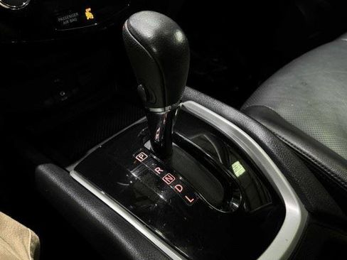 Used 2016 Nissan Rogue SL w/ SL Premium Package FWD image 50