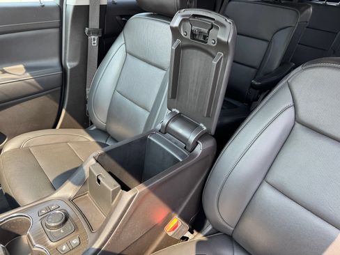 Used 2022 GMC Acadia SLT w/ Technology Package AWD/4WD image 68