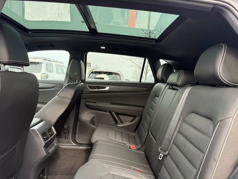 Used 2024 Volkswagen Atlas Cross Sport SEL R-Line image 15